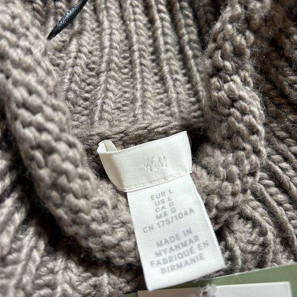 H&M Chunky Cable Knit Sweater - Picture 6 of 7